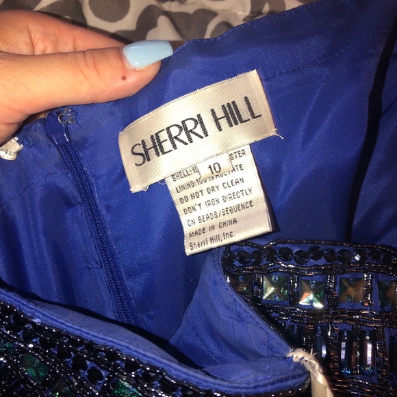 Prom, formal dress - Picture 4 of 5